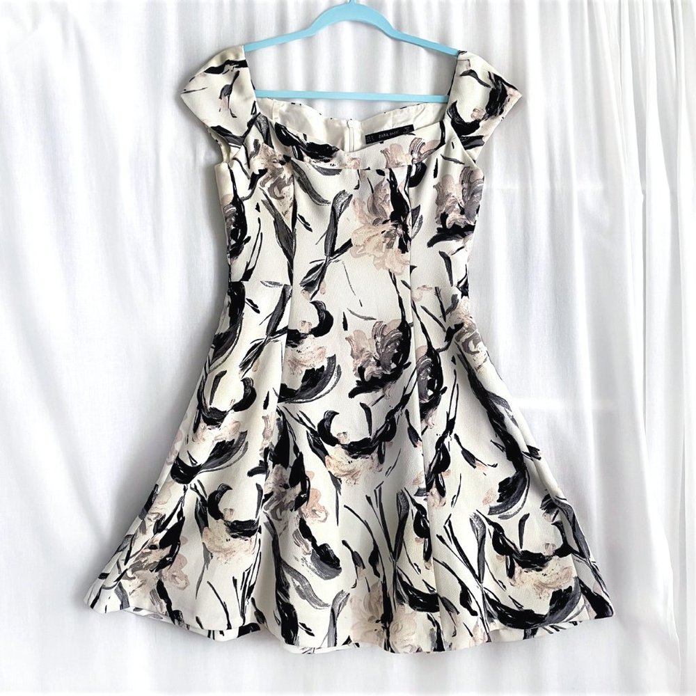 Zara mini dress, flared. Size M. Multicolor. Very nice!